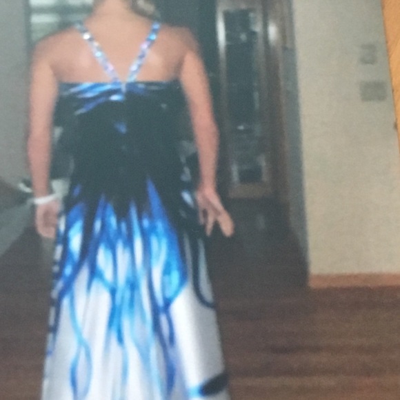 Cache prom dress - Picture 2 of 4